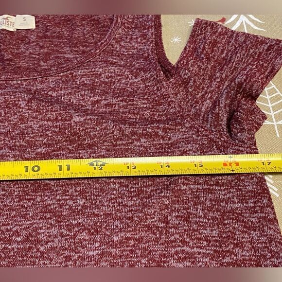 Hollister Short Sleeved Open Shoulder Shirt, size S. (S106) - Picture 4 of 5